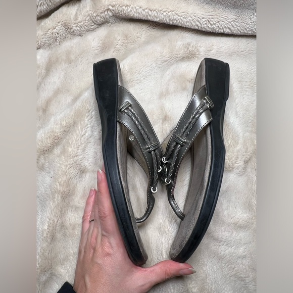 Minnetonka Sandals Womens size 8 - Picture 3 of 6